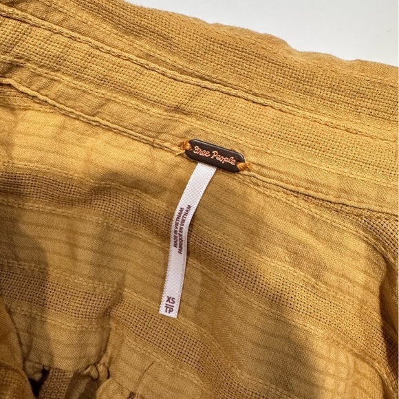 3/$20⚡️Free People Yellow Short Sleeve Textured Button Down Collared Blouse Top - Picture 3 of 11